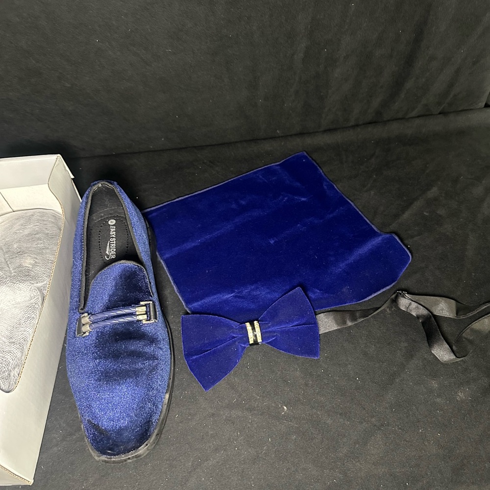 Elegant Blue Velvet Men's Loafers by easy strider-size 8 with box